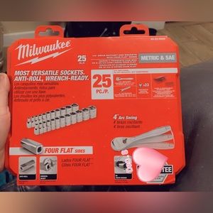 Brand New Milwaukee 25 pc Socket Set